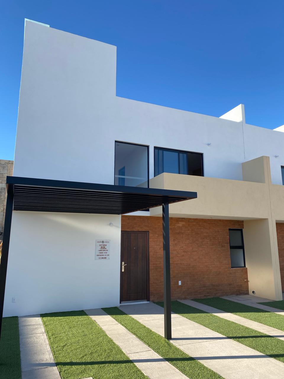 2 Fachada moderna de la casa modelo Victoria en venta en Pozos, San Luis Potosí