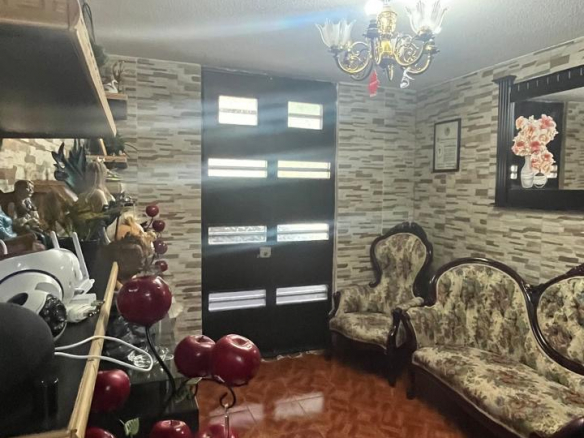 Fachada de casa en privada en Col. Centro, Soledad de Graciano Sánchez — 3 recámaras y cochera para 1 auto.