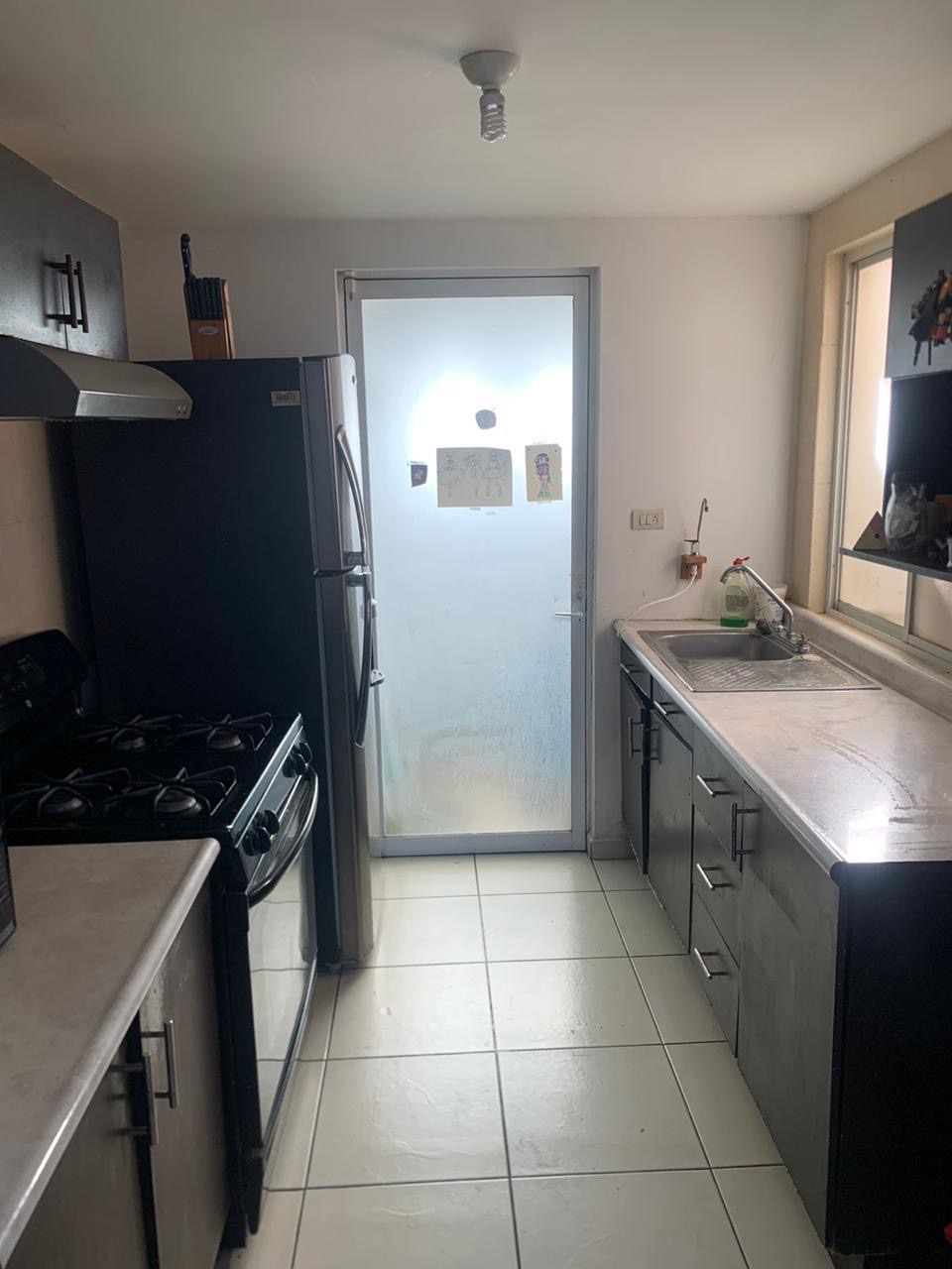 Casa en venta en Colonia Villa Verde, San Luis Potosí - Fachada principal con cochera para 2 autos y acabados modernos.