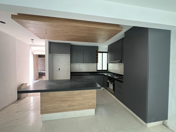 Casa en venta en Zona Universitaria, San Luis Potosí — 110 m², 3 recámaras, balcón y 1 cajón de estacionamiento.