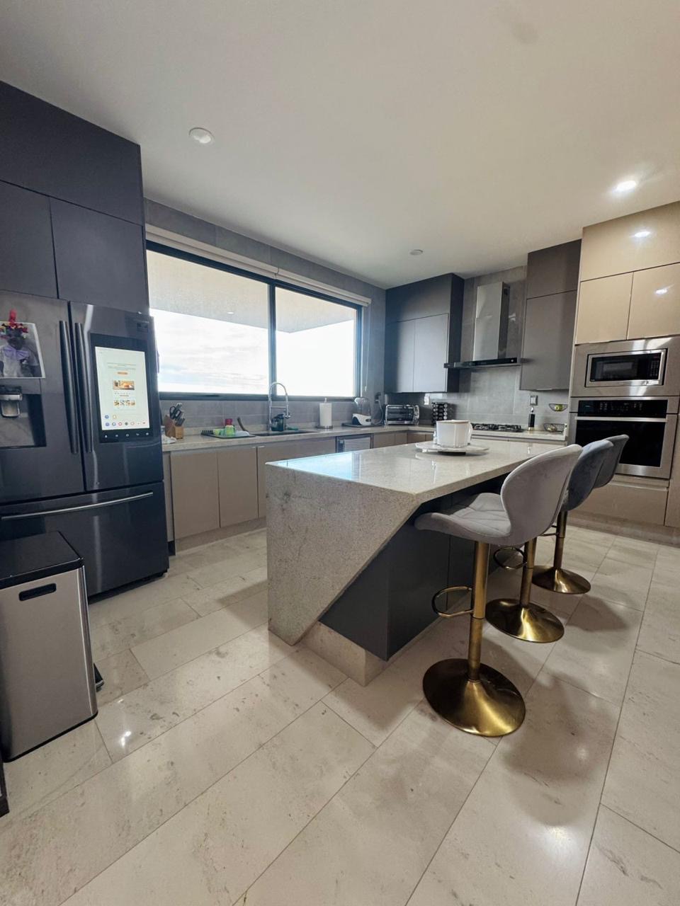 f8812c20-9dfe-4f44-830b-933348f55ac3