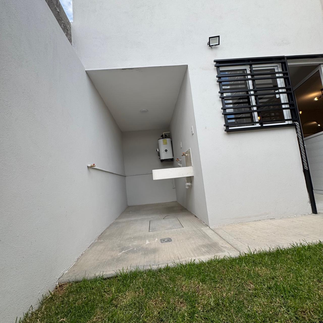 de0e2674-569d-4792-b1f6-91ce1dc84647