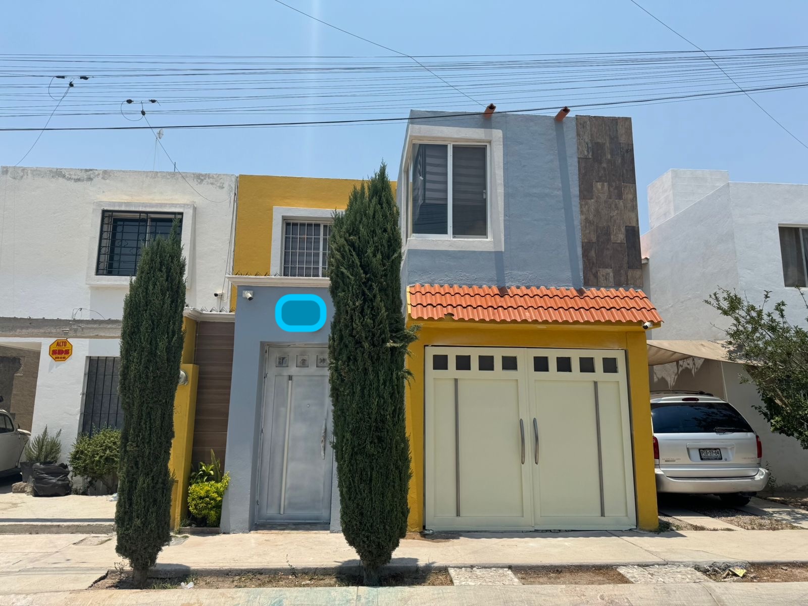 Fachada de casa moderna en venta en Fraccionamiento Hacienda de los Morales, Soledad de Graciano Sánchez, SLP.