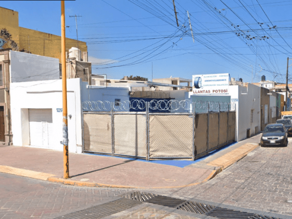 Propiedad comercial en Barrio de Tlaxcala, San Luis Potosí - Fachada principal.