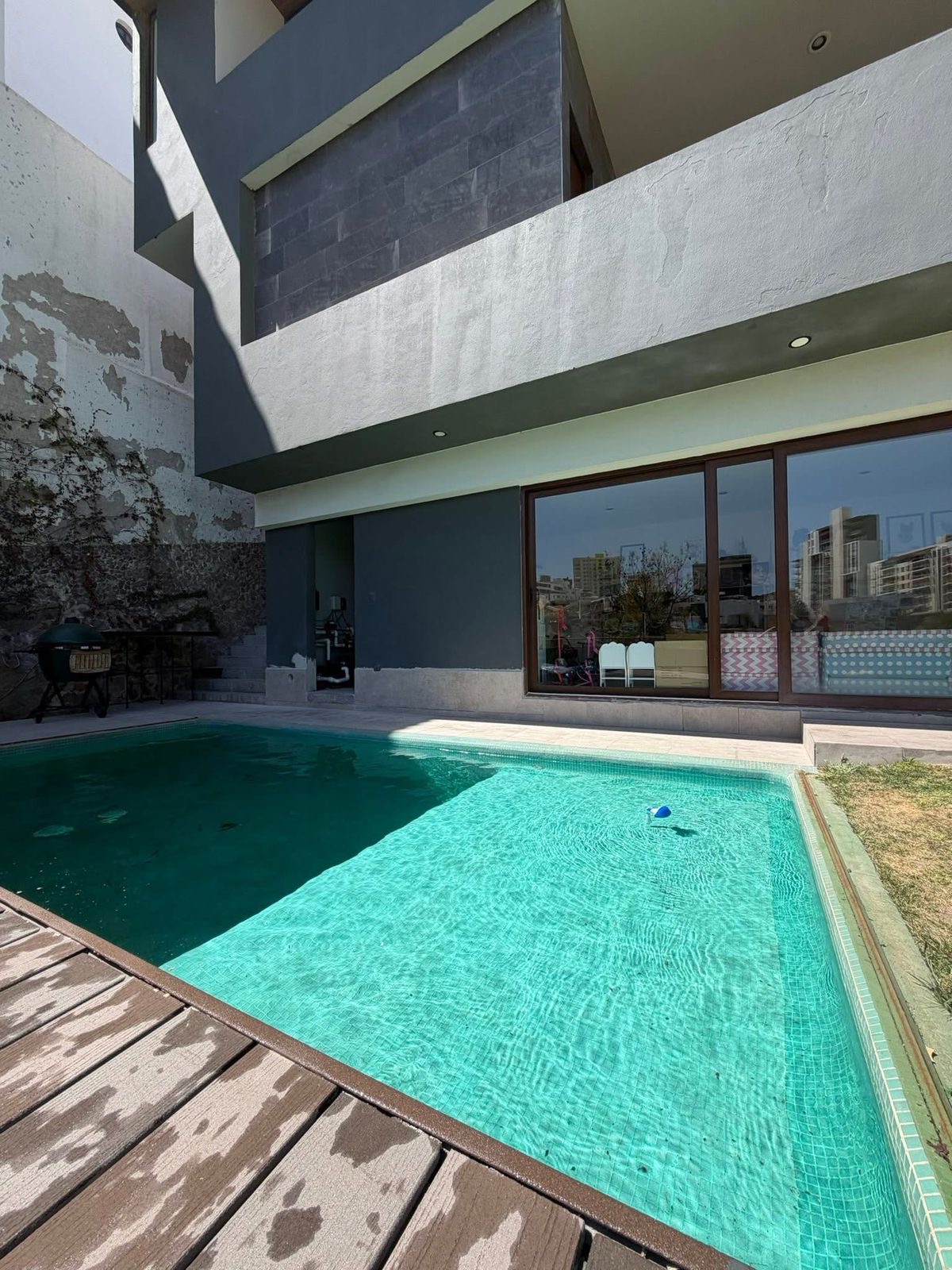 21a17df8-4fae-4781-9ac4-e2f8e064663f