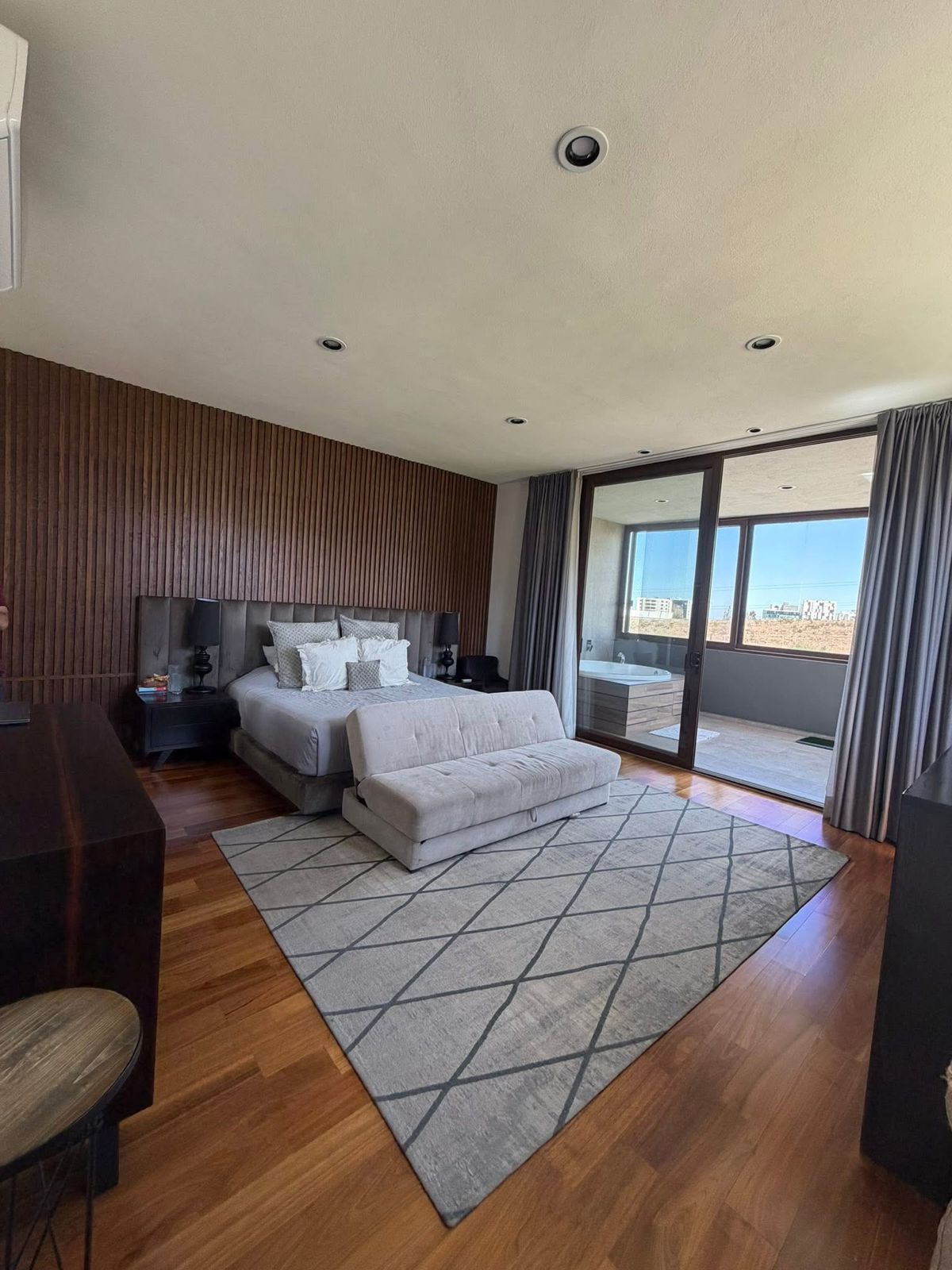 45aff976-90fb-47de-8b42-5e73ee204bcc