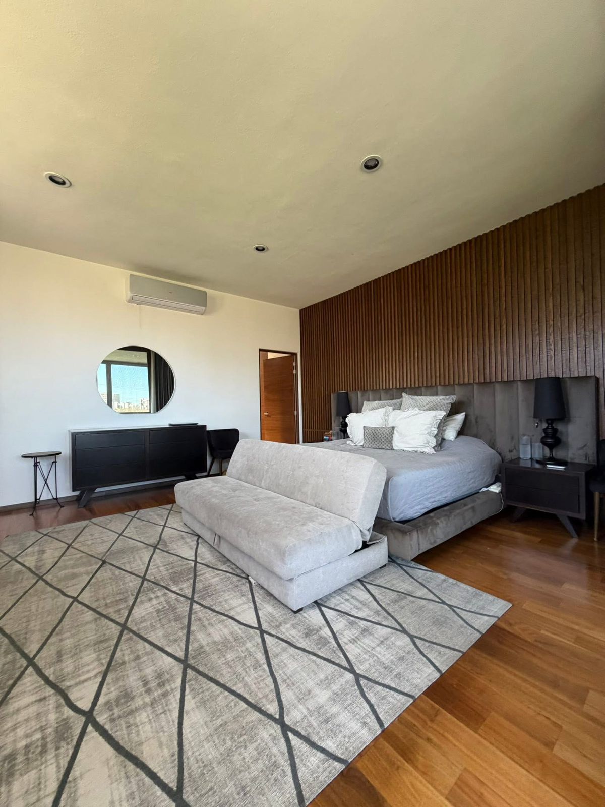 9e5332e2-00cd-46ce-9330-dd969b30f6c2