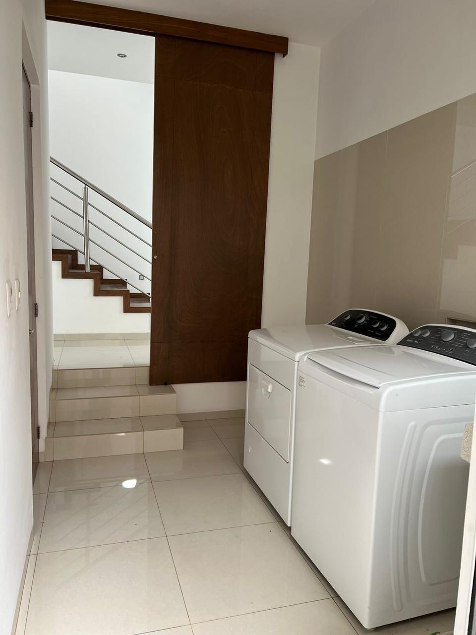 f10b10d6-ca8c-406a-bf51-6c9b3685fce1