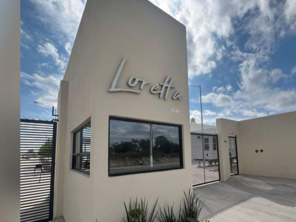 Casa amueblada en renta en Loretta Residencial, Soledad de Graciano Sánchez, SLP - Fachada principal y áreas comunes.