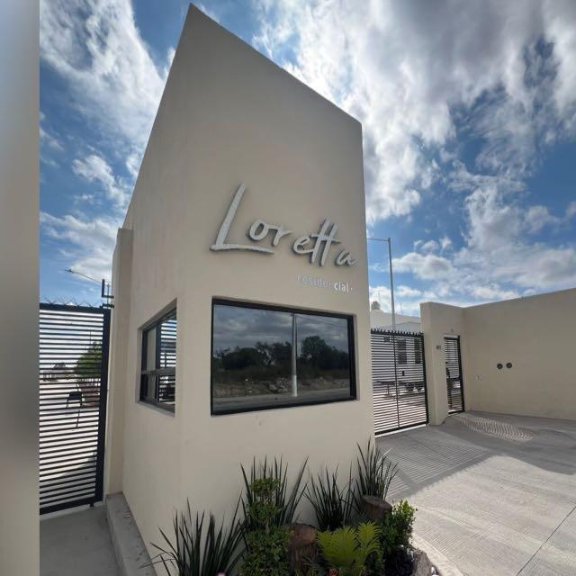 Casa amueblada en renta en Loretta Residencial, Soledad de Graciano Sánchez, SLP - Fachada principal y áreas comunes.