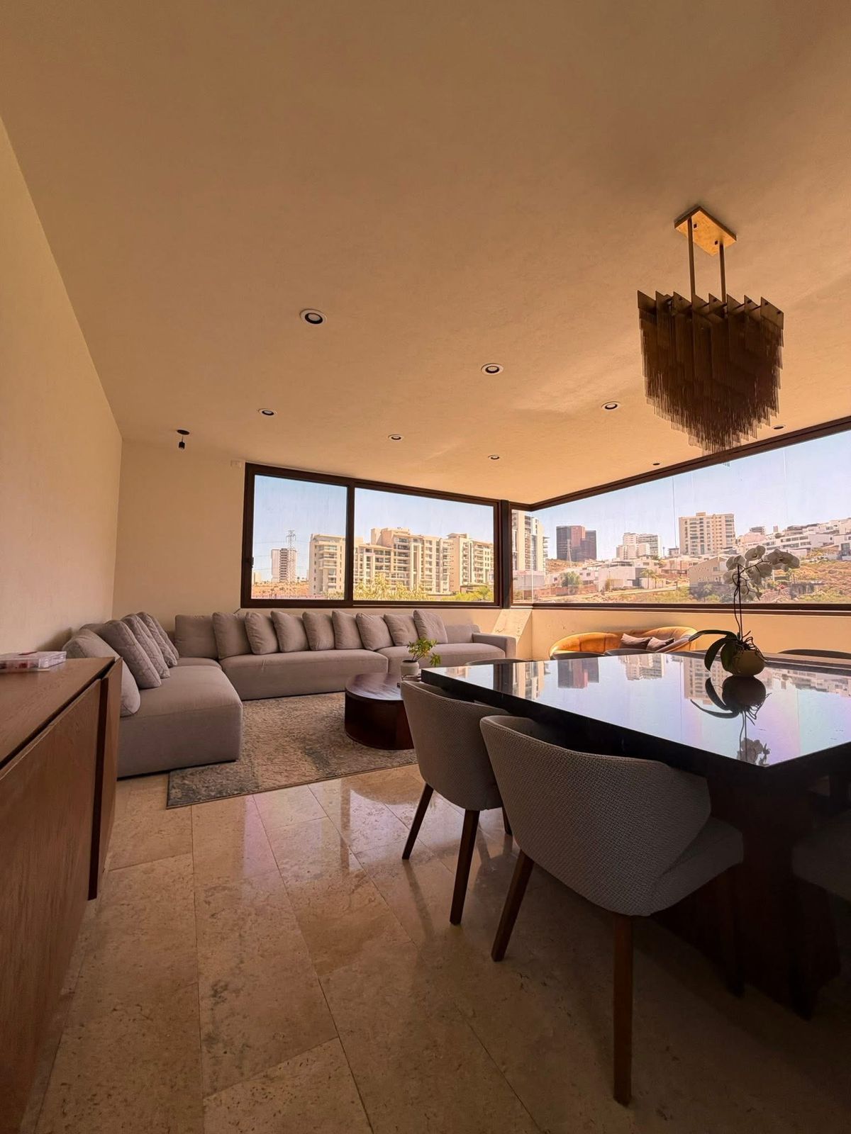 reta-casa-club-golf-loma-slp Casa de lujo en renta frente al campo de golf en La Loma Club de Golf, San Luis Potosí - Vista a la alberca y fachada.