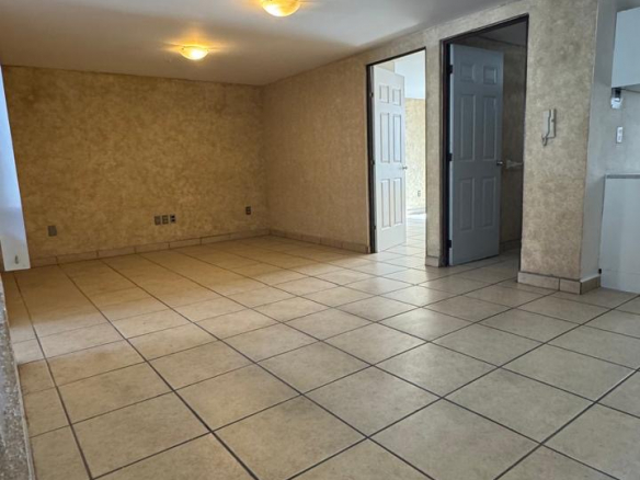 Departamento en renta en Colonia Tequisquiapan, San Luis Potosí - Interior y estancia principal cerca de Av. Carranza.