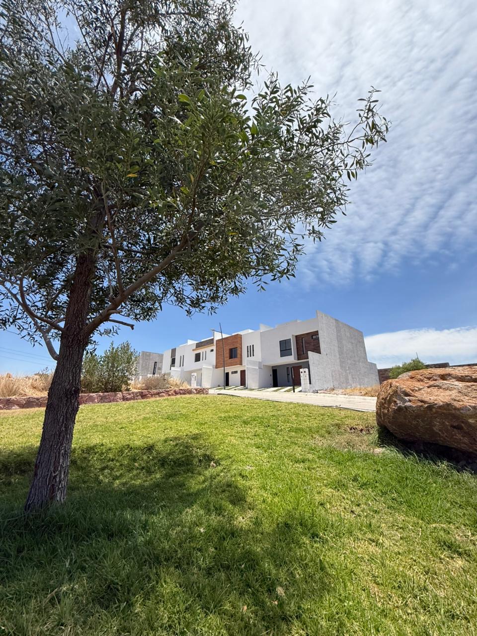 Casa moderna modelo Siena en Gran Peñón, San Luis Potosí, con acabados contemporáneos y diseño de vanguardia.