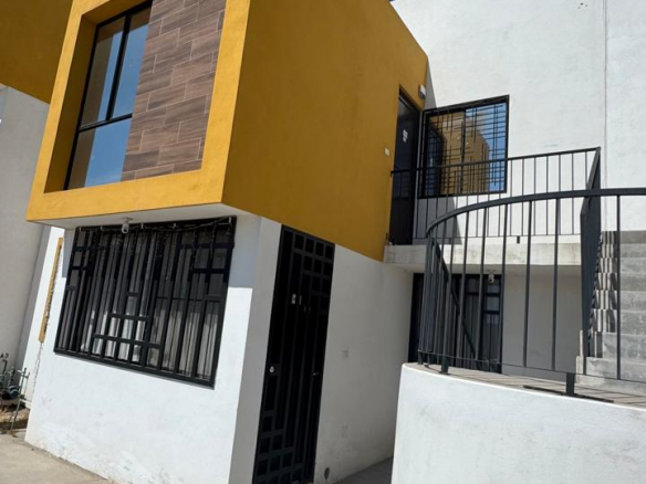CASA DÚPLEX en PLANTA ALTA en VENTA — Mayorazgo, Soledad de Graciano Sánchez, SLP.