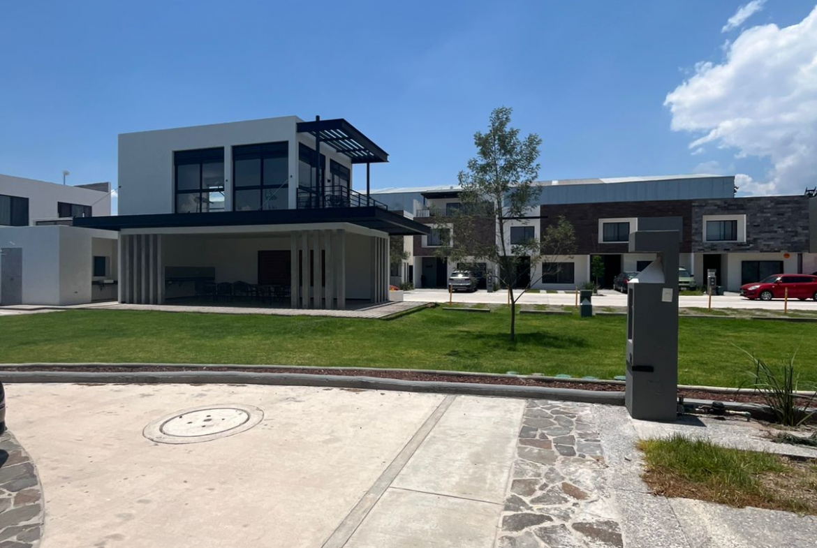 CASA en RENTA en ACACIA RESIDENCIAL, VILLA DE POZOS — Cerca de AquaSport 2000 Pozos