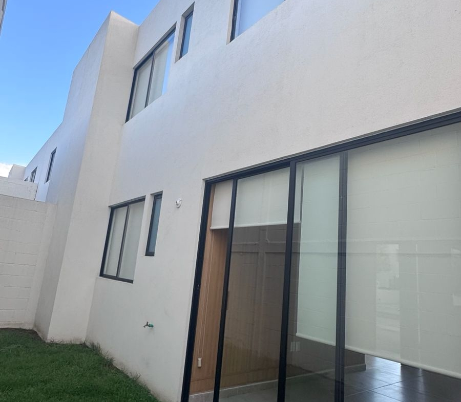 CASA en RENTA en LORETTA, SOLEDAD DE GRACIANO SÁNCHEZ — BLVD. RÍO SANTIAGO, SLP.
