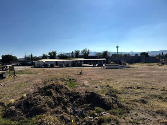 Terreno industrial de 12,772 m2 en Eje 106, Zona Industrial, SLP - Acceso logístico y oficinas.