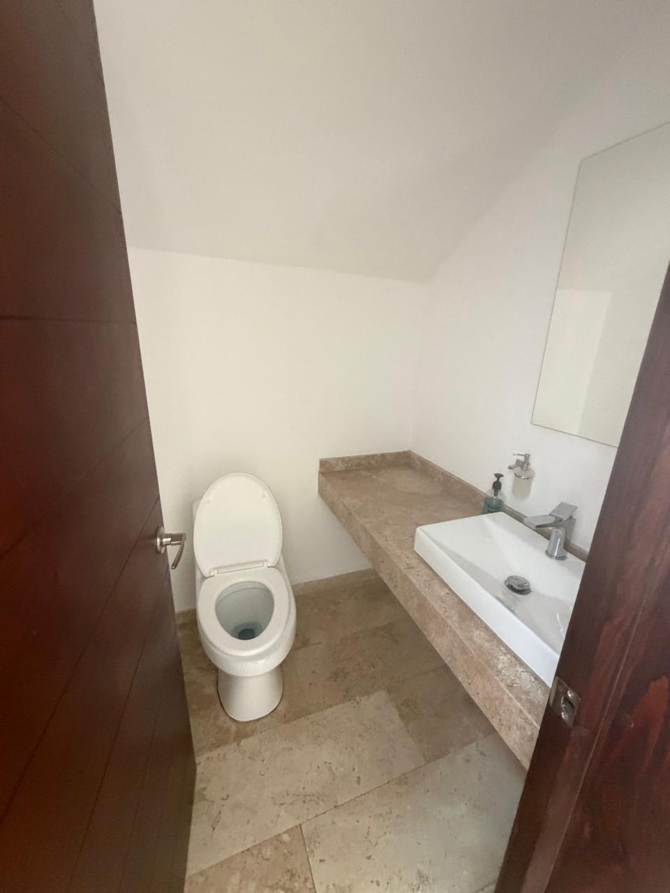 casa-en-venta-lomas-de-chapultepec-san-luis-potosi-13 CASA en VENTA en LOMAS DE CHAPULTEPEC, SAN LUIS POTOSÍ — Cerca de Plaza The Park y Parque Tangamanga I, SLP.