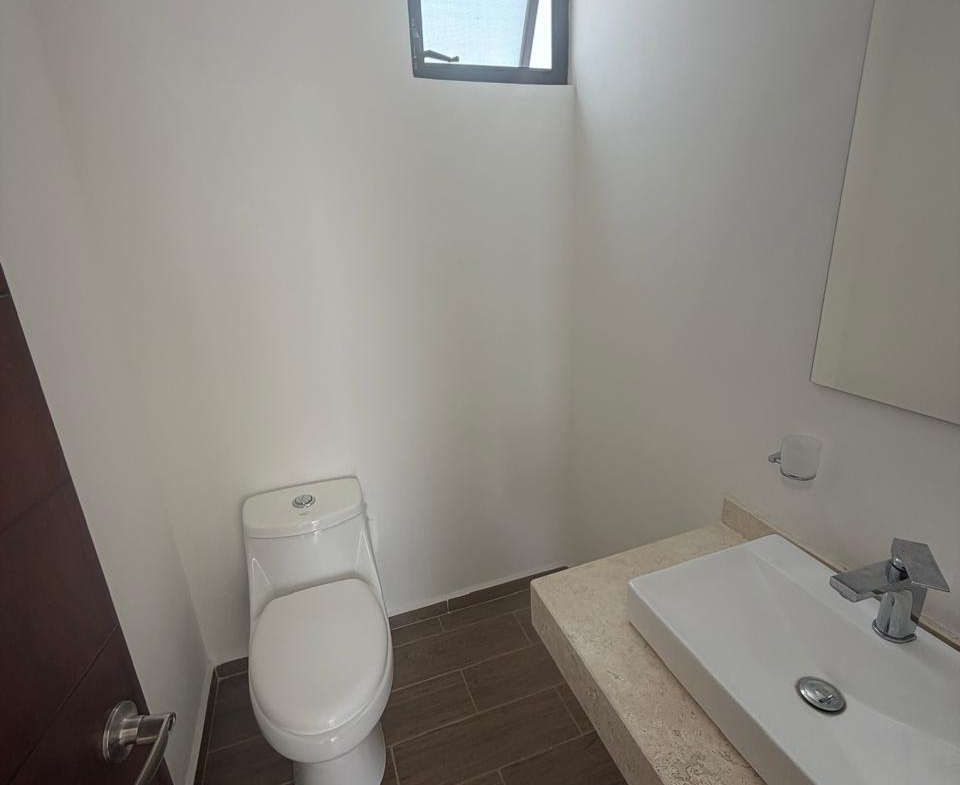 CASA en VENTA en LOMAS DE CHAPULTEPEC, SAN LUIS POTOSÍ — Cerca de Plaza The Park y Parque Tangamanga I, SLP.