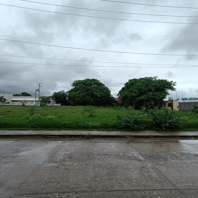 Terreno comercial en renta en Colonia Terraplen, Tanquián de Escobedo, SLP - Vista del acceso principal y extensión de la superficie.