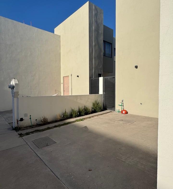 CASA en VENTA en FRACCIONAMIENTO LORETTA, SOLEDAD DE GRACIANO SÁNCHEZ — BLVD. RÍO SANTIAGO, SLP.