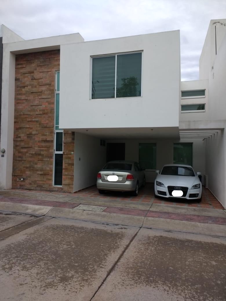 Casa en venta en Horizontes 2, San Luis Potosí, SLP - Fachada principal y acabados contemporáneos.