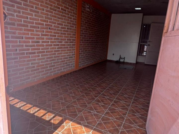 Casa en renta en Real del Bosque, Soledad de Graciano Sánchez, SLP - Fachada principal con cochera.