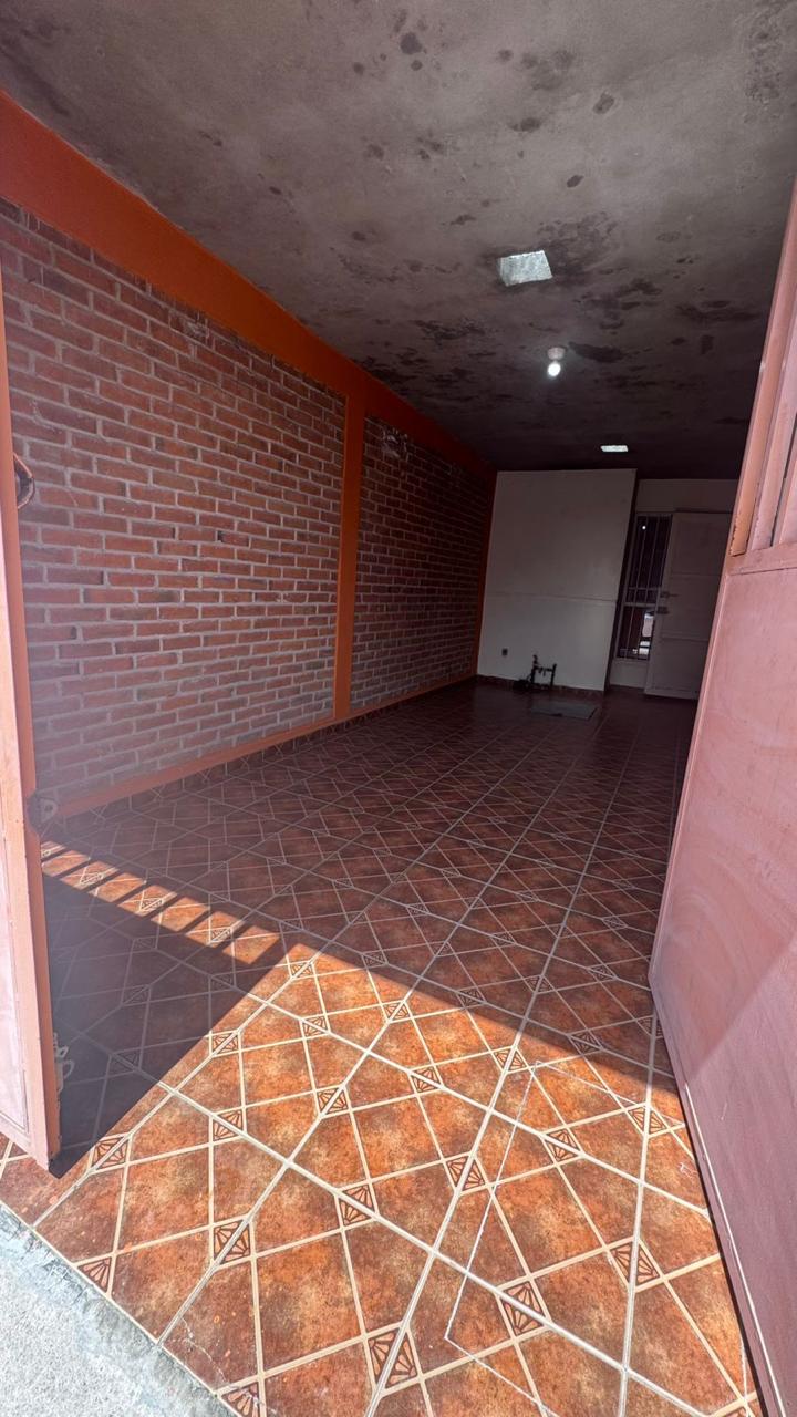 Casa en renta en Real del Bosque, Soledad de Graciano Sánchez, SLP - Fachada principal con cochera.
