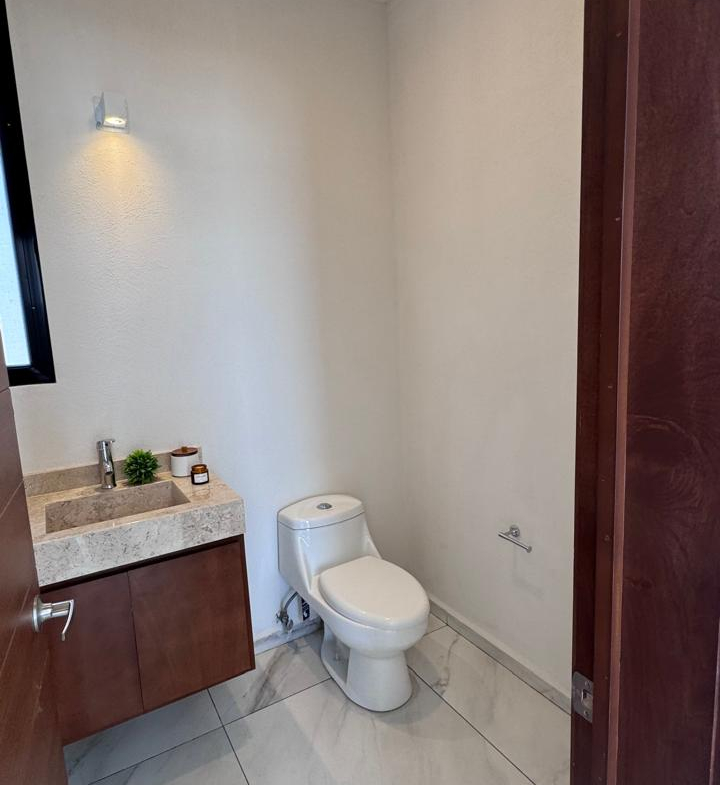 CASA en VENTA en Lomas de Chapultepec, SAN LUIS POTOSÍ — Cerca de Plaza The Park, SLP.