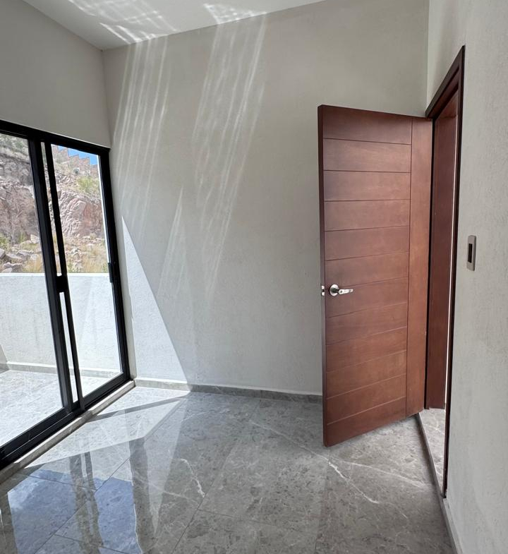 CASA en VENTA en Lomas de Chapultepec, SAN LUIS POTOSÍ — Cerca de Plaza The Park, SLP.