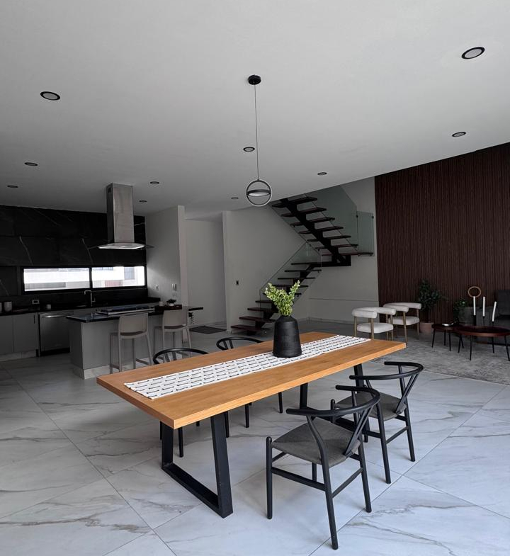 CASA en VENTA en Lomas de Chapultepec, SAN LUIS POTOSÍ — Cerca de Plaza The Park, SLP.
