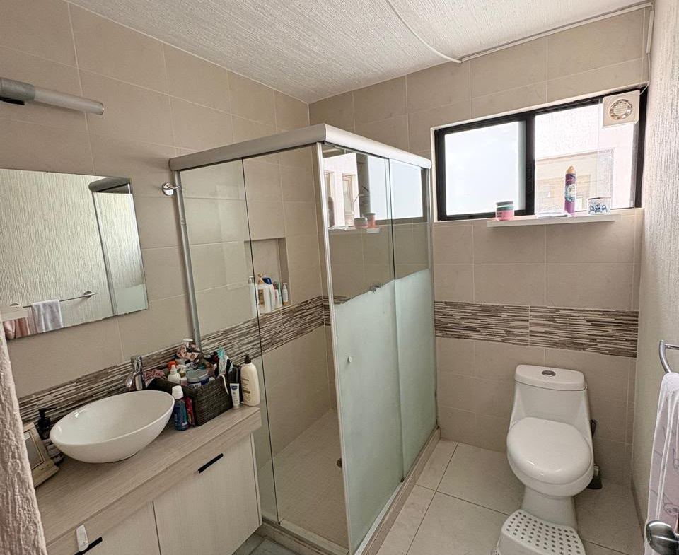 CASA en VENTA en PRIVADA AMANECER, ALBORADA RESIDENCIAL — CERCA DE CALLE DEL DESIERTO Y ANILLO PERIFÉRICO, SLP.