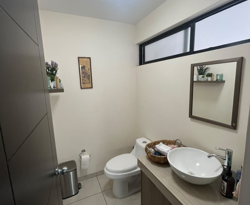 CASA en VENTA en PRIVADA AMANECER, ALBORADA RESIDENCIAL — CERCA DE CALLE DEL DESIERTO Y ANILLO PERIFÉRICO, SLP.