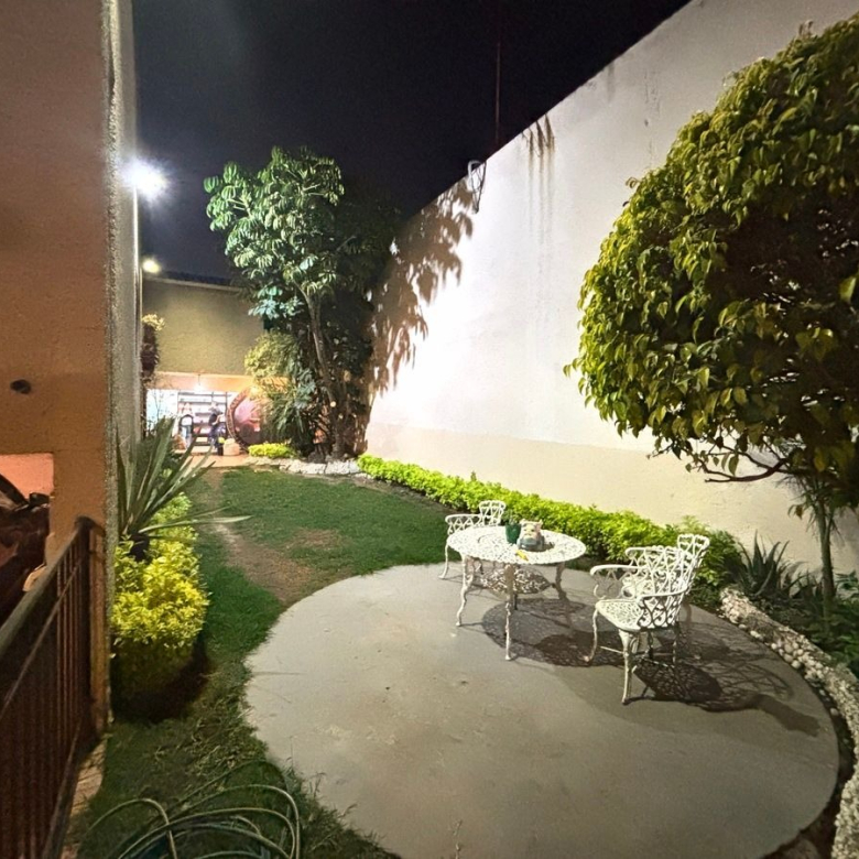 Casa en renta en Virreyes, San Luis Potosí, SLP - Jardín privado y terraza.