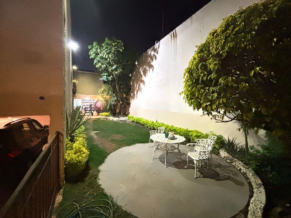 Casa en renta en Virreyes, San Luis Potosí, SLP - Jardín privado y terraza.