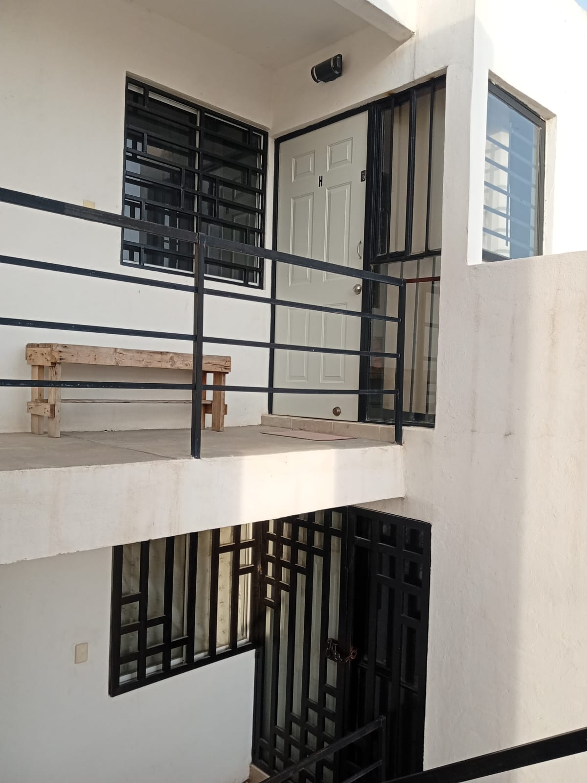 Departamento en Venta en Fraccionamiento Paseo de San Fernando, Soledad de Graciano Sánchez, SLP - Fachada principal y acceso.