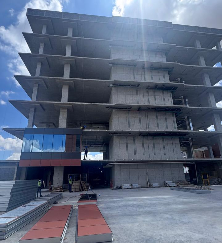 LOCAL COMERCIAL EN VENTA O RENTA EN SLP TOWERS AT THE PARK, SAN LUIS POTOSÍ