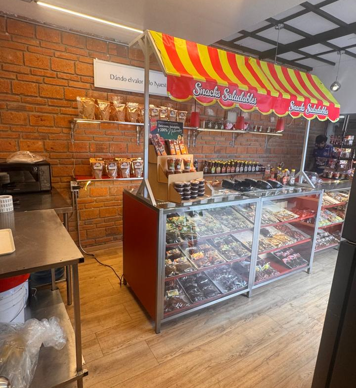 LOCAL COMERCIAL en RENTA en COLONIA TEQUISQUIAPAN, SAN LUIS POTOSÍ — AV. NICOLÁS ZAPATA (CERCA DE CALLE AVANZADA), SLP.