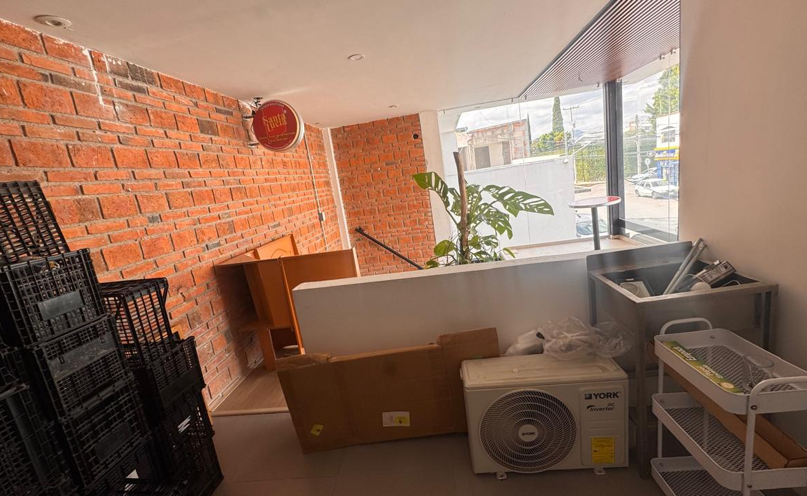 LOCAL COMERCIAL en RENTA en COLONIA TEQUISQUIAPAN, SAN LUIS POTOSÍ — AV. NICOLÁS ZAPATA (CERCA DE CALLE AVANZADA), SLP.