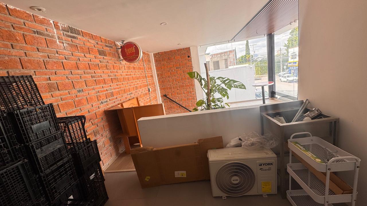 LOCAL COMERCIAL en RENTA en COLONIA TEQUISQUIAPAN, SAN LUIS POTOSÍ — AV. NICOLÁS ZAPATA (CERCA DE CALLE AVANZADA), SLP.