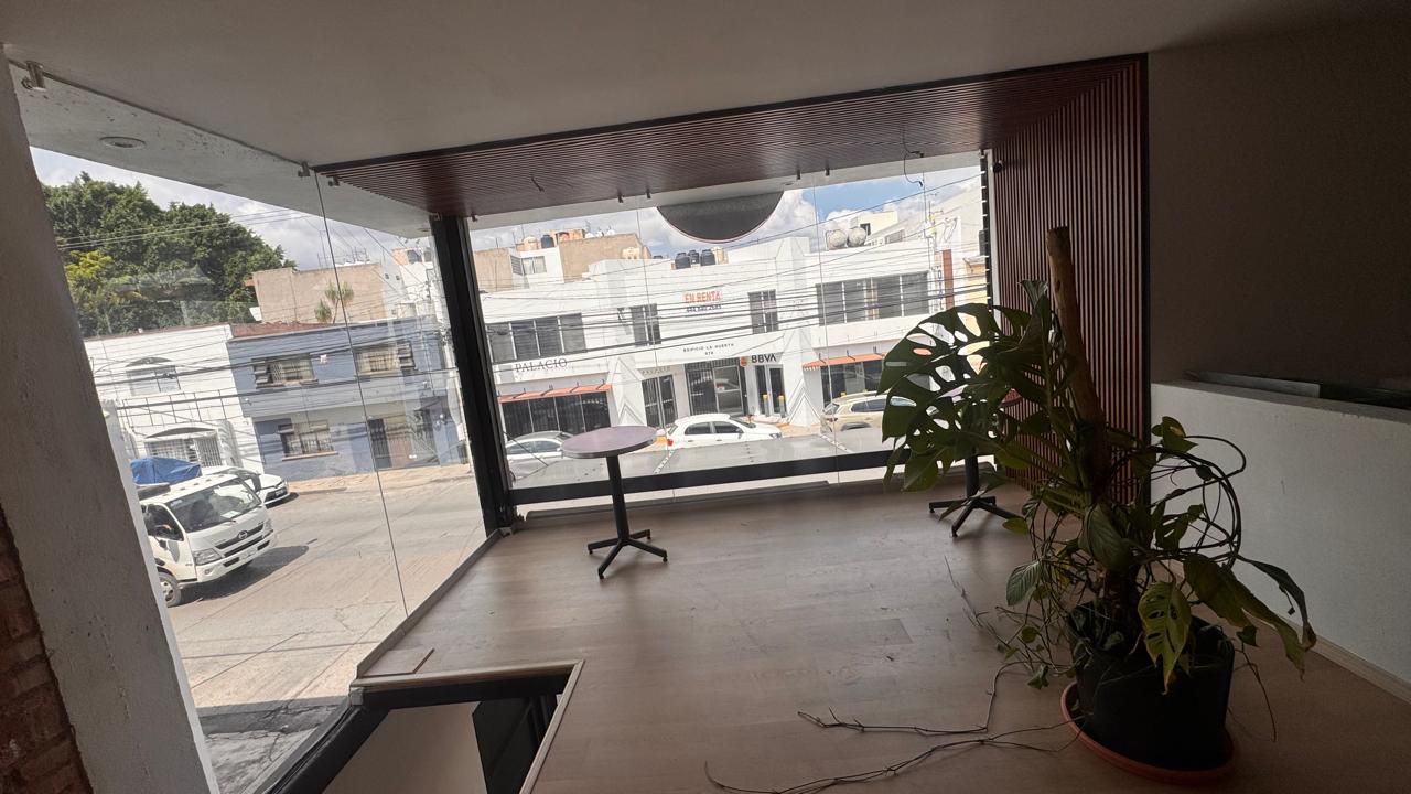 LOCAL COMERCIAL en RENTA en COLONIA TEQUISQUIAPAN, SAN LUIS POTOSÍ — AV. NICOLÁS ZAPATA (CERCA DE CALLE AVANZADA), SLP.