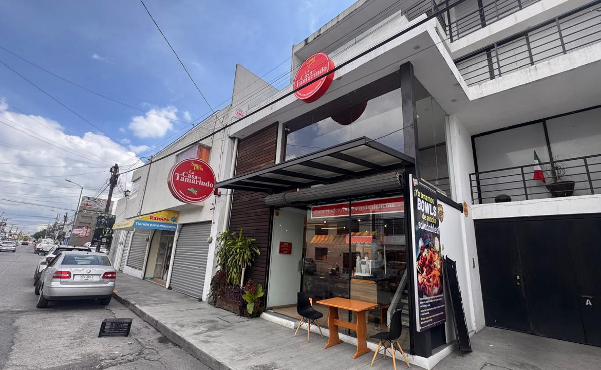LOCAL COMERCIAL en RENTA en COLONIA TEQUISQUIAPAN, SAN LUIS POTOSÍ — AV. NICOLÁS ZAPATA (CERCA DE CALLE AVANZADA), SLP.