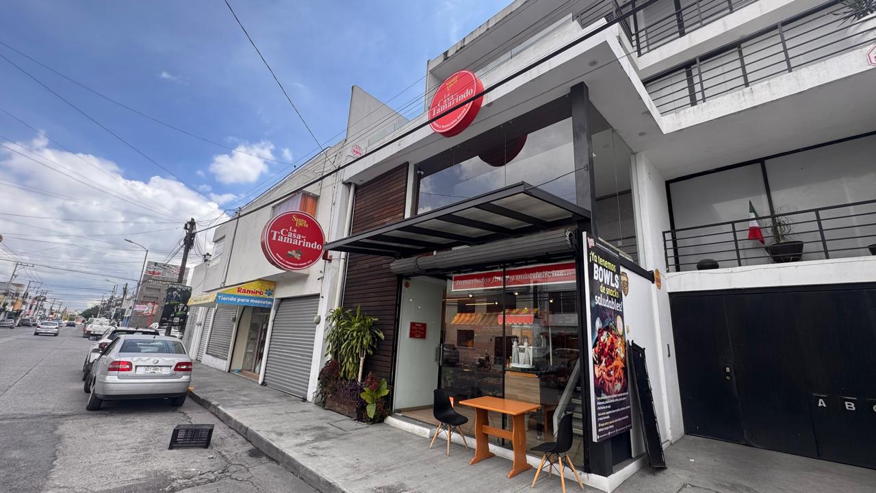 LOCAL COMERCIAL en RENTA en COLONIA TEQUISQUIAPAN, SAN LUIS POTOSÍ — AV. NICOLÁS ZAPATA (CERCA DE CALLE AVANZADA), SLP.